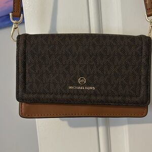 Michael KORS crossbody. Plenty of departments. Has 9 card slots.